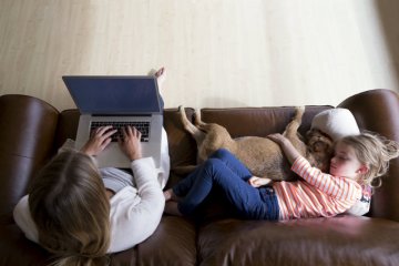 "Mama wraca do pracy" to odpowiedź na największe dylematy kobiet, które starają się na powrót znaleźć swoje miejsce na rynku pracy