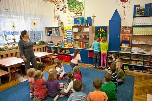 Czy wyprowadzanie niegrzecznego dziecka z sali to dobra metoda wychowawcza?