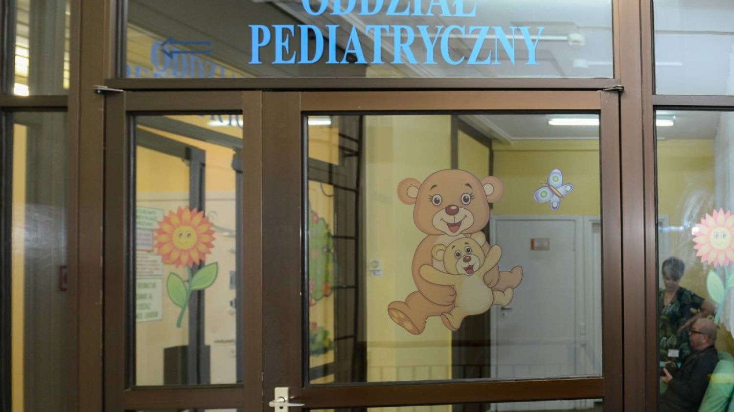 korytarz szpitalny na oddziale dziecięcym