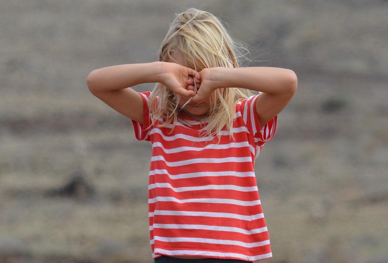 Kiedy dziecko wpada w histerię, spróbuj tej metody. Uspokaja w 3 sekundy