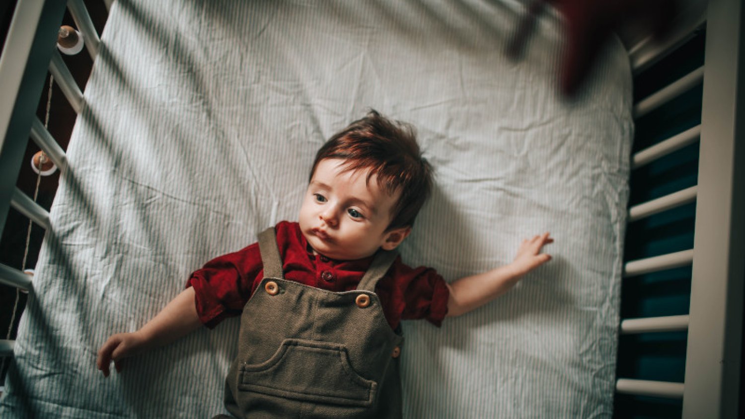 Łóżeczko dostawne, oddzielne czy co-sleeping. Co wybrać?