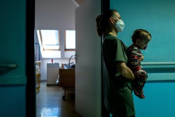 Objawów szkarlatyny nie wolno bagatelizować.