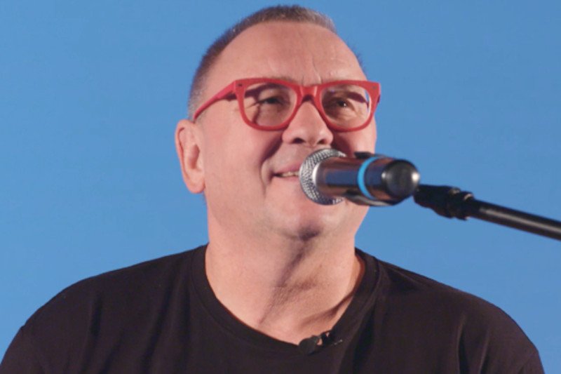 Jurek Owsiak prezentuje nowe dane odnośnie narodzin dzieci.