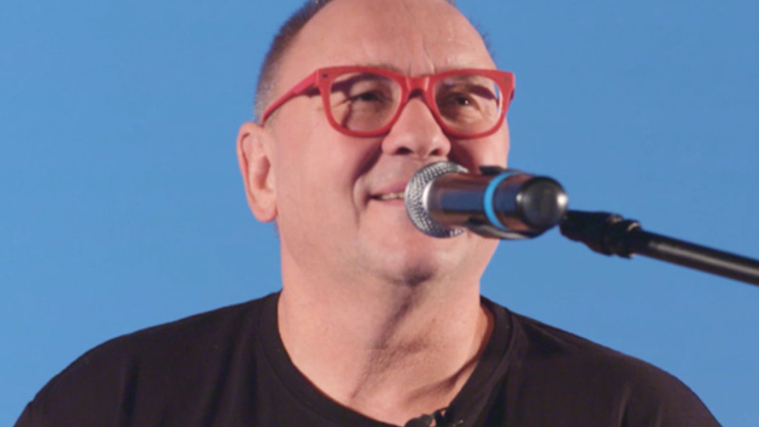 Jurek Owsiak prezentuje nowe dane odnośnie narodzin dzieci.