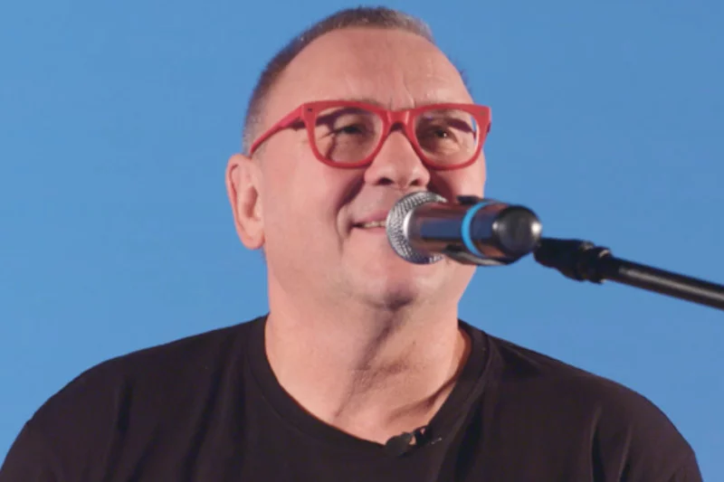 Jurek Owsiak prezentuje nowe dane odnośnie narodzin dzieci.