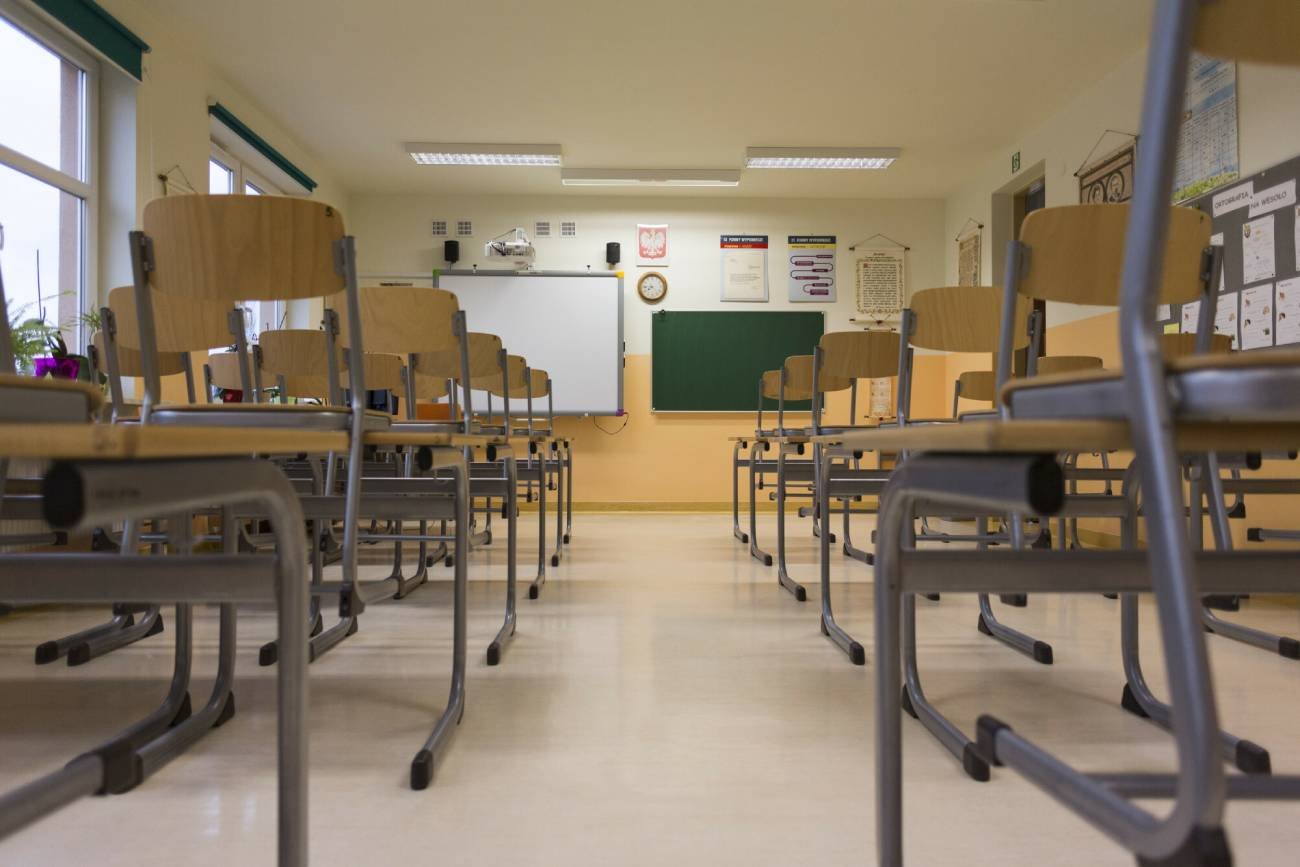 Ławki w klasie lekcyjnej w szkole. Ławki w klasie lekcyjnej w szkole.