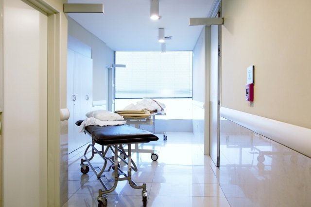 Lekarka był zachowywała się niegrzecznie podczas badania - twierdzi mama 7-latki. Pani doktor twierdzi, że to matka pacjentki była napastliwa