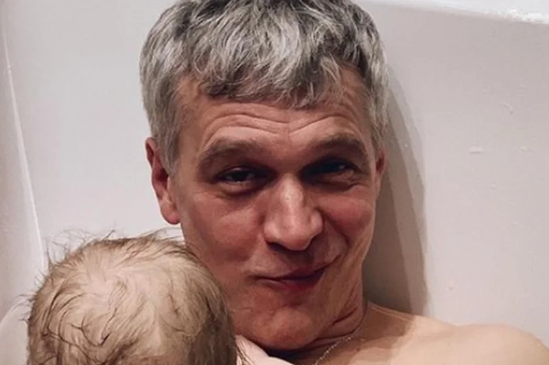 Michał Żebrowski kąpię się z synem