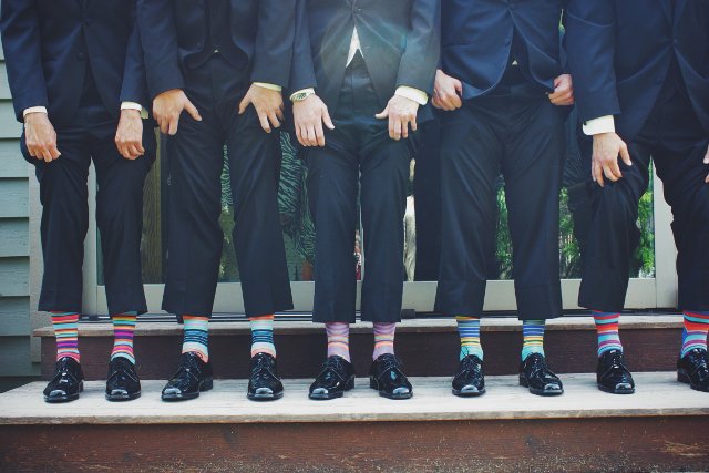 Fot. Pexels / [url=https://www.pexels.com/photo/fashion-men-colorful-hipster-6805/] snapwiresnaps.tumblr.com [/url] / [url=https://www.pexels.com/photo-license/] CC0 License [/url]