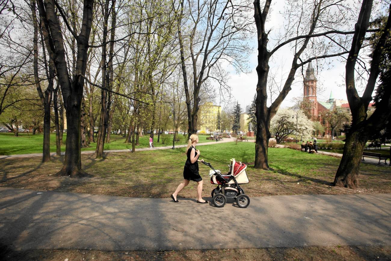 Mniej godzin w pracy i więcej urlopu. Tak rząd chce przekonać Polki do rodzenia dzieci