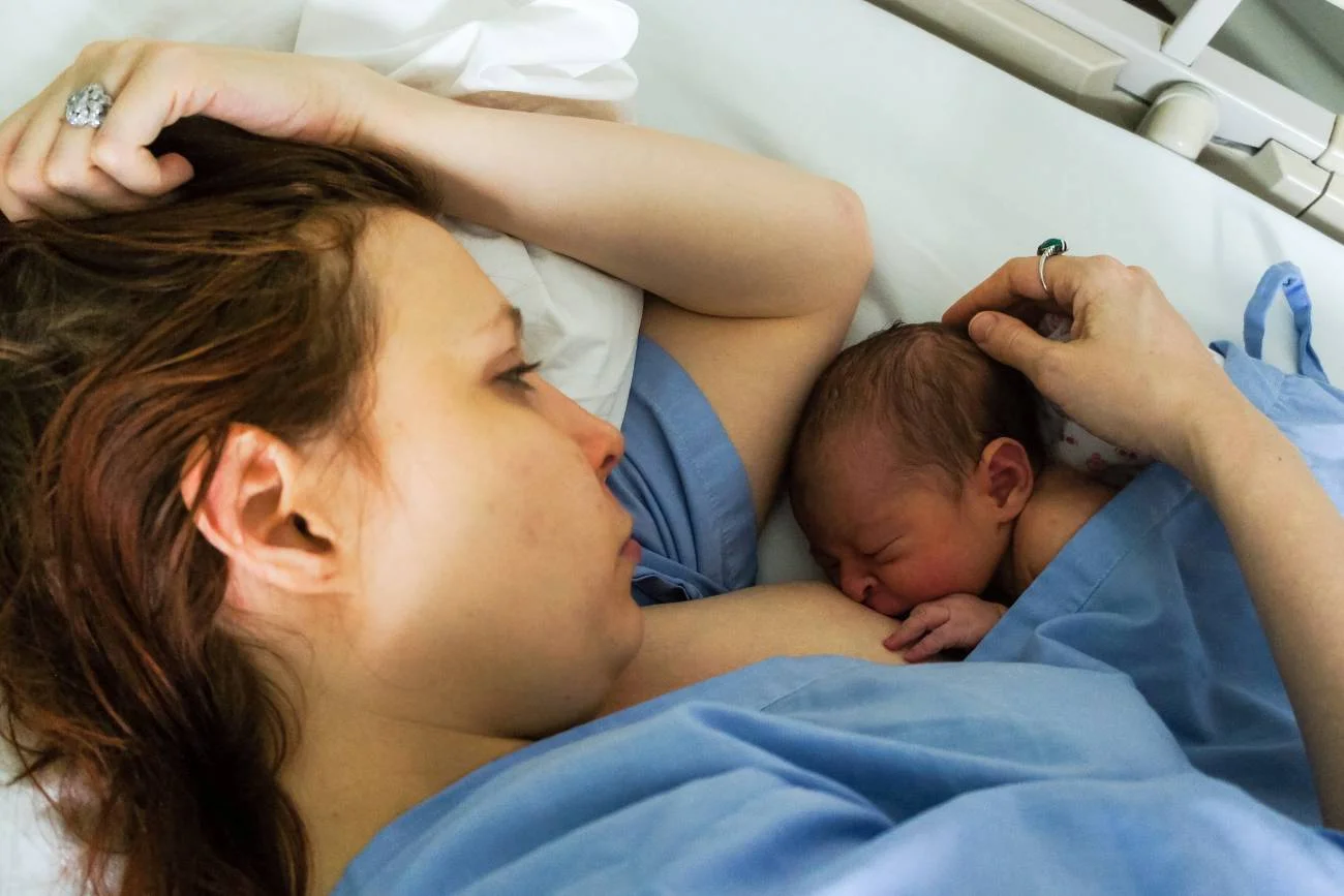 połóg, młoda mama, pierwsze dziecko, co powiedzieć młodej mamie