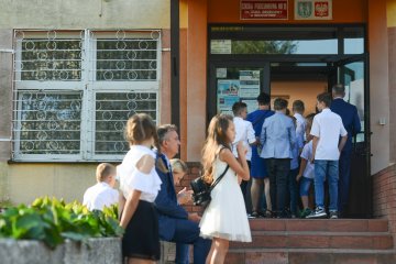 prezent dla nauczyciela, prezent na rozpoczęcie roku, trójka klasowa, składki w szkole