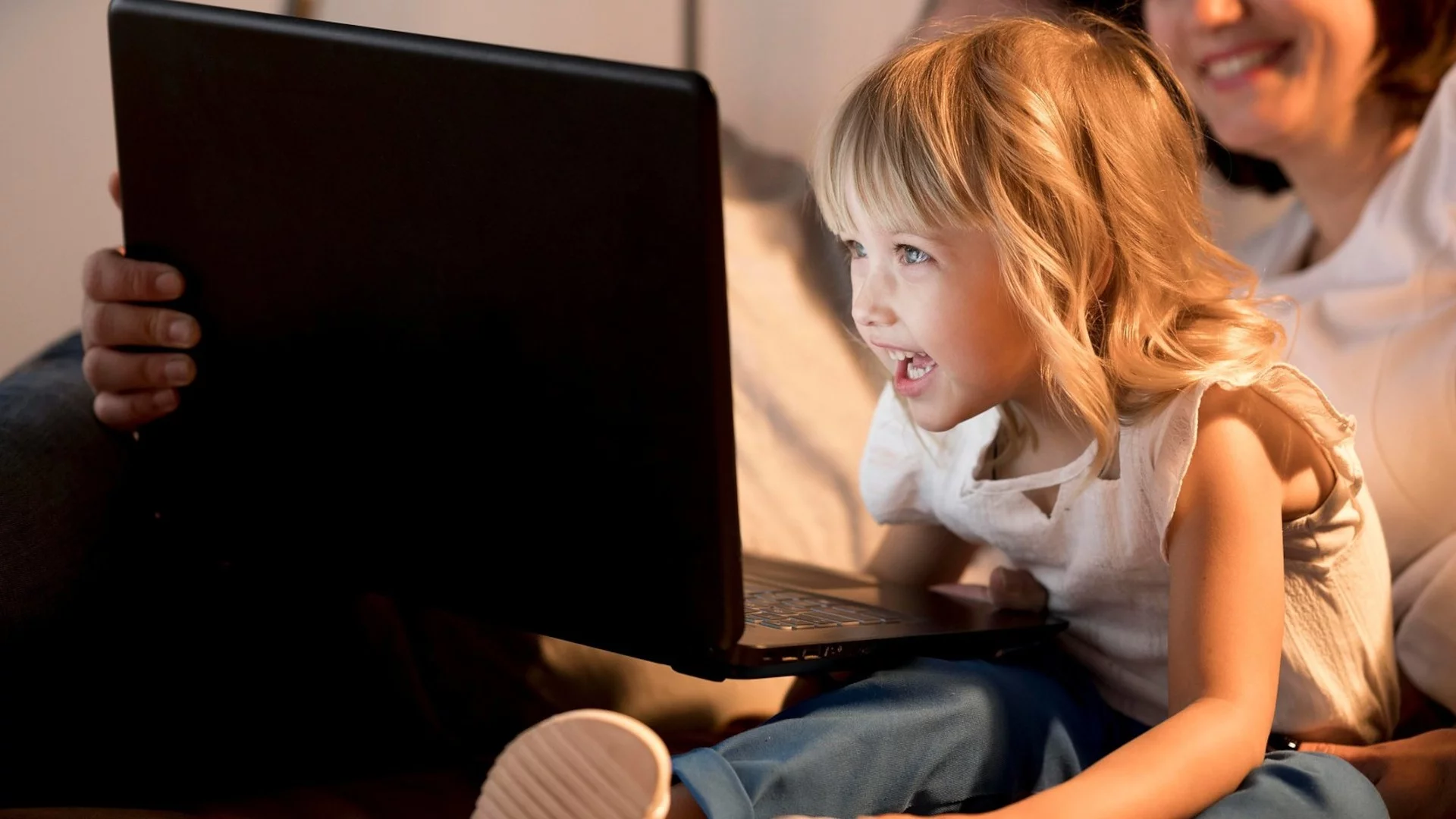 Ekran zamiast dialogu? Logopeda: to może spowalniać rozwój mowy