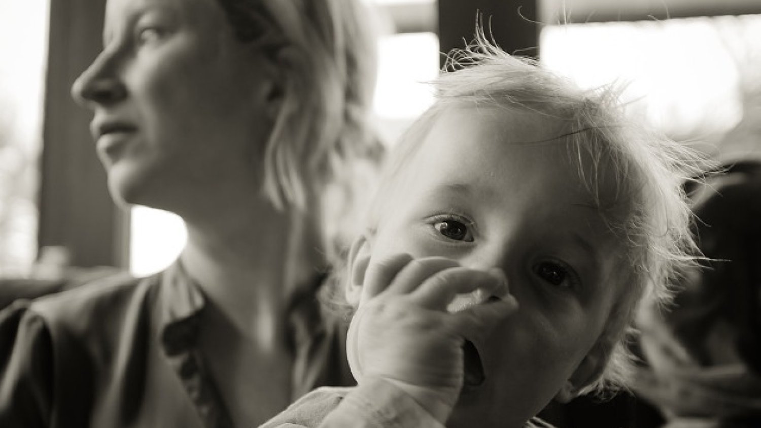 Fot. Pixabay / [url=https://pixabay.com/en/mother-kid-cafe-happy-mother-woman-932127/]tookapic[/url] / [url=https://pixabay.com/service/terms/#usage]CC0 Public Domain[/url]