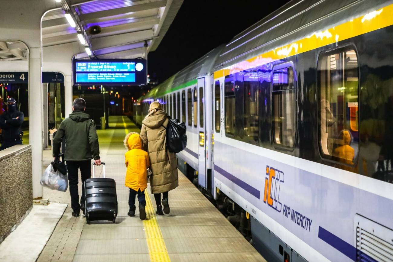 Słowa matki w pociągu zasmucają. Tak wychowujemy pokolenie niepewnych dzieci