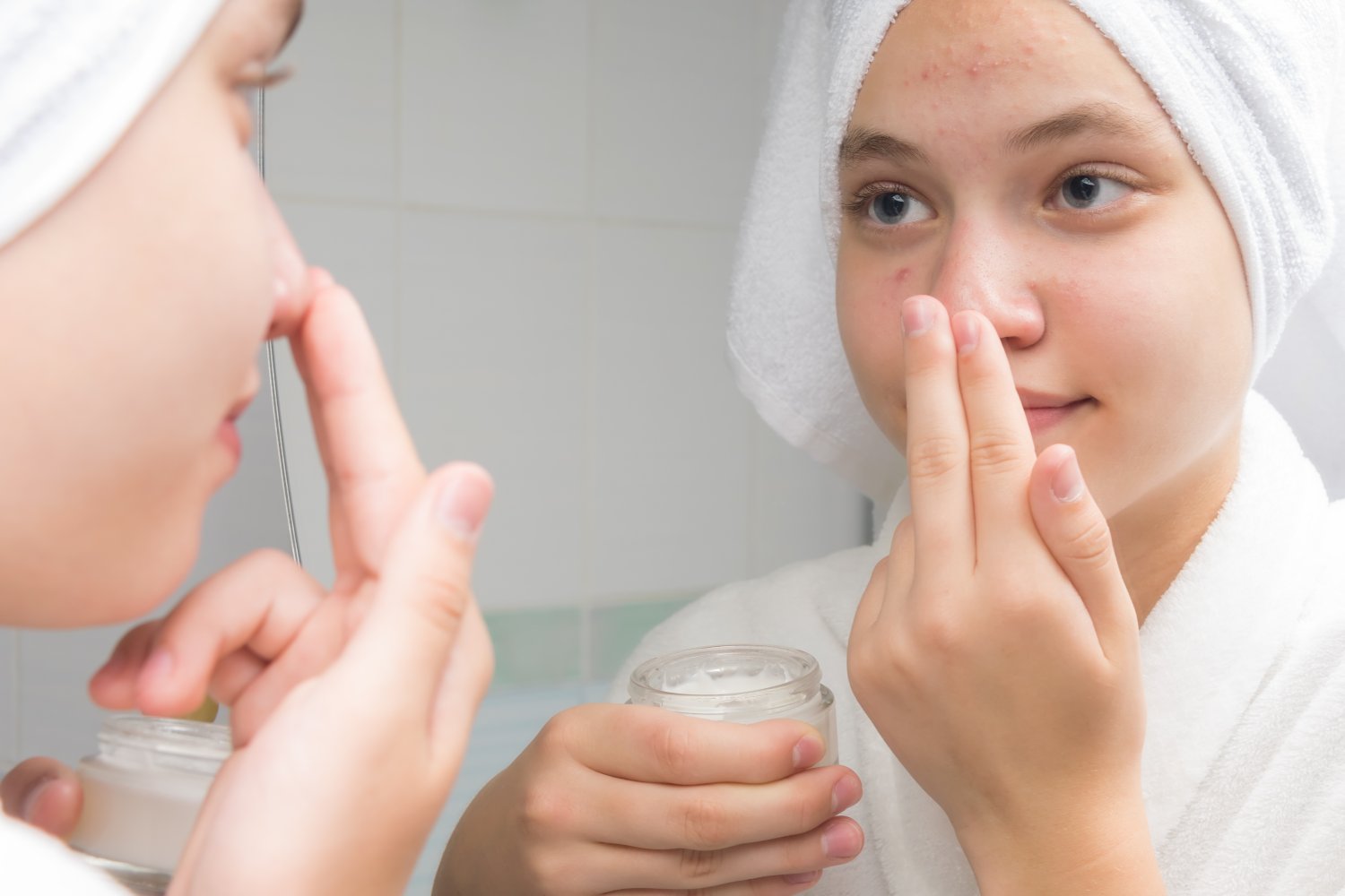 Mamo, pomóż! Skuteczne SOS na wypryski dla skóry twojego nastolatka