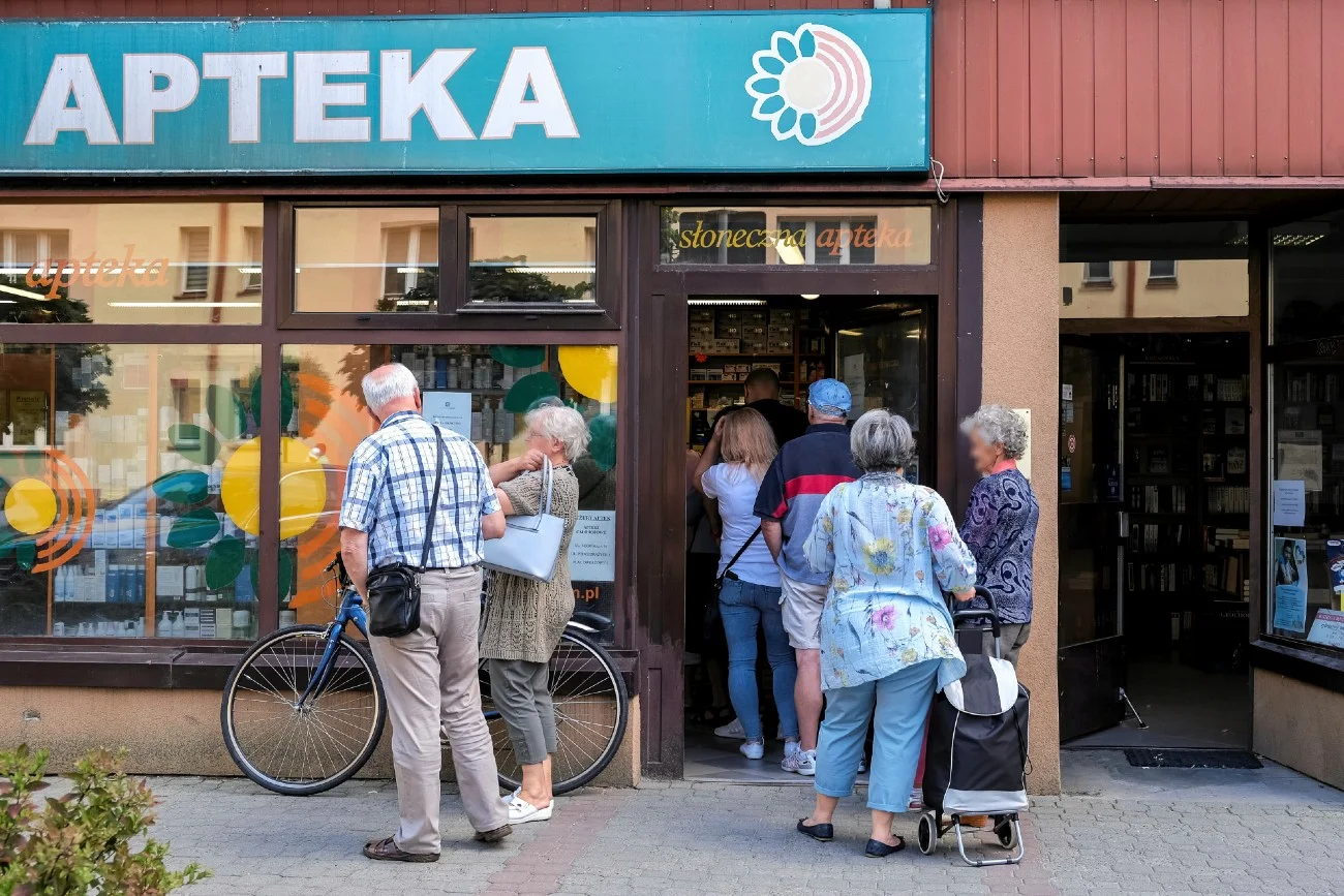 kolejka klientów w aptece kolejka klientów w aptece