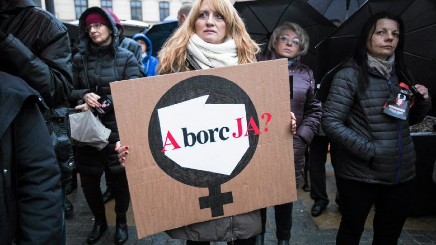 Większość Polek i Polaków popiera aborcję do 12. tygodnia ciąży