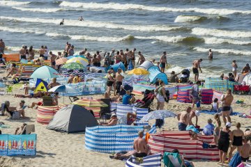 Zatłoczone plaże nad Bałtykiem