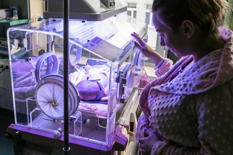 Rodzice wczesniaków chcą być w grupie zero szczepień na COVID-19 Rodzice wczesniaków chcą być w grupie zero szczepień na COVID-19