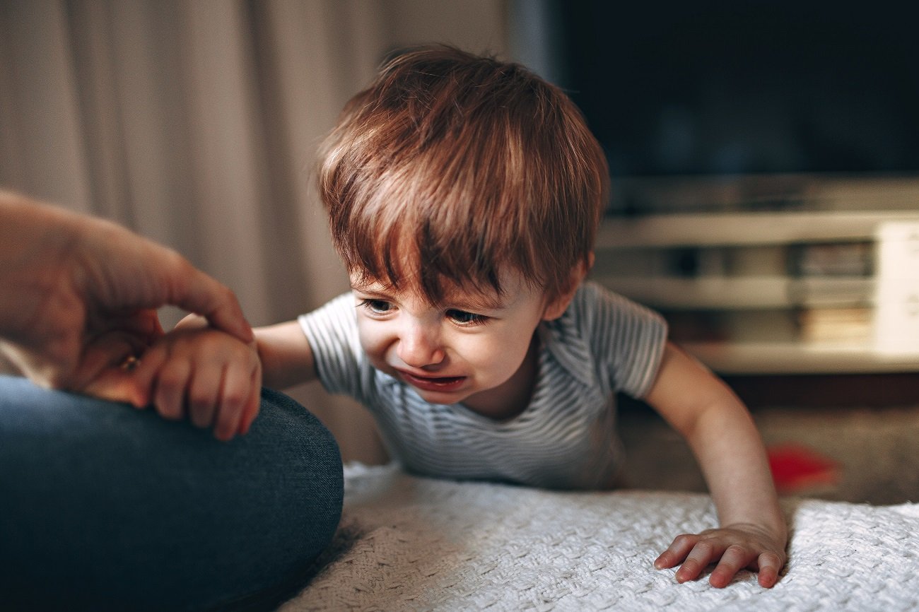 "Mamo, bolą mnie nóżki". Nigdy nie bagatelizuj tego objawu u chorego dziecka