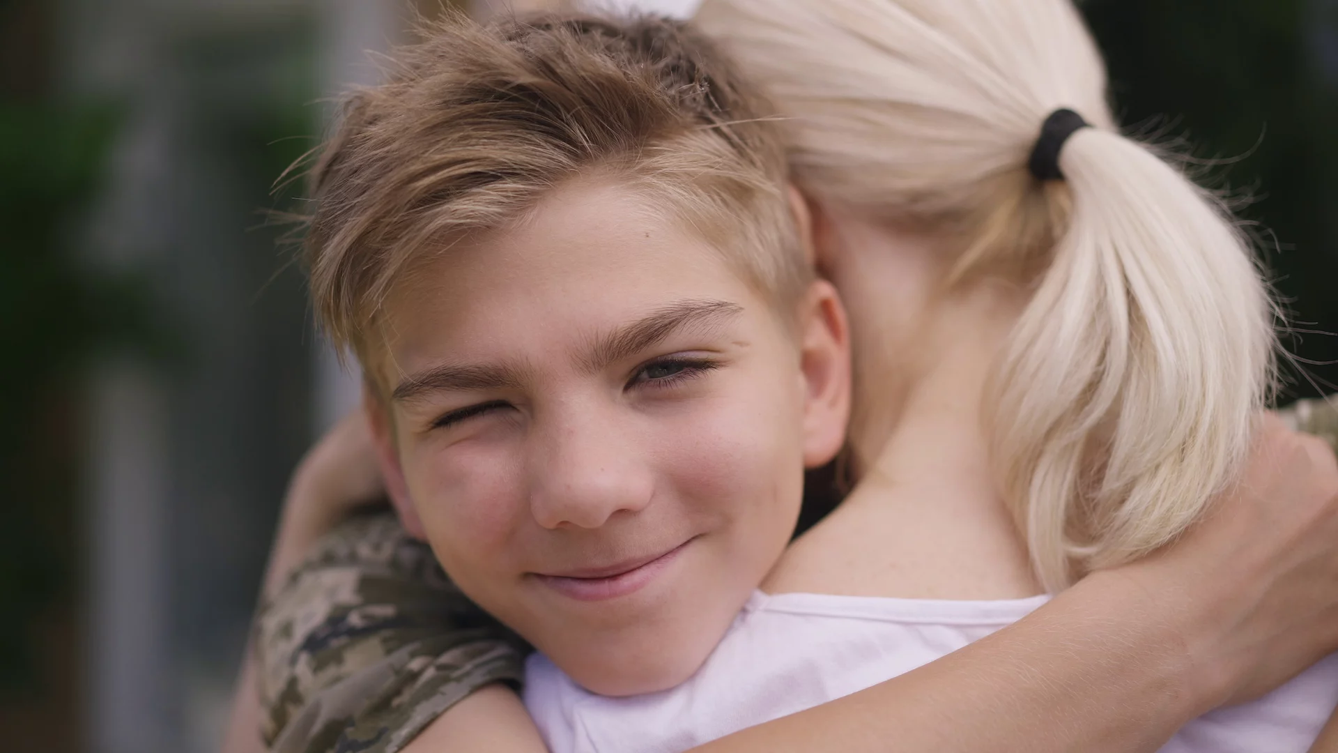 Kiedy syn wyrasta na małego rodzica, matka musi oddać kontrolę. Ta historia jest piękna i szokująca