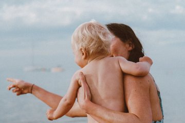 bezpieczny styl przywiązania dziecka i matki