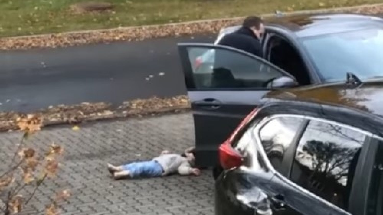 Co zrobić, gdy dziecko składzie się na chodniku i nie chce dalej iść?