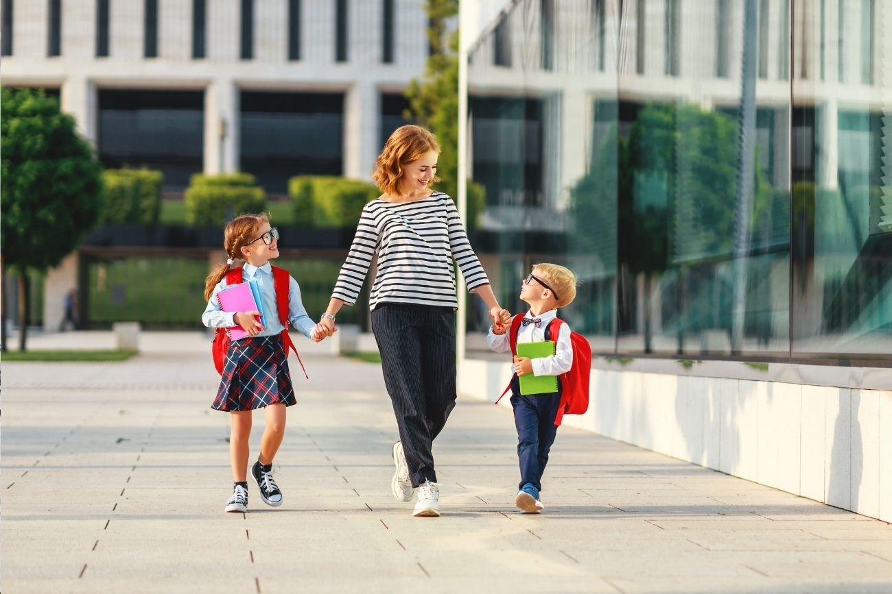 Sąsiadka odbiera dzieci ze szkoły