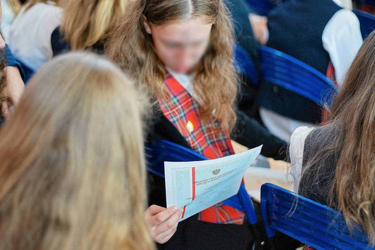 Pochwaliła się czerwonym paskiem dziecka. Reakcja znajomych to żenada