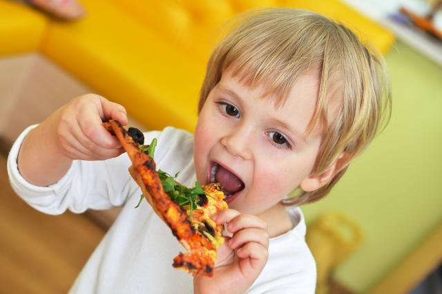 Niedożywione są także dzieci z zamożnych domów. Dzieje się tak, gdy ich dieta nie jest prawidłowo zbilansowana.