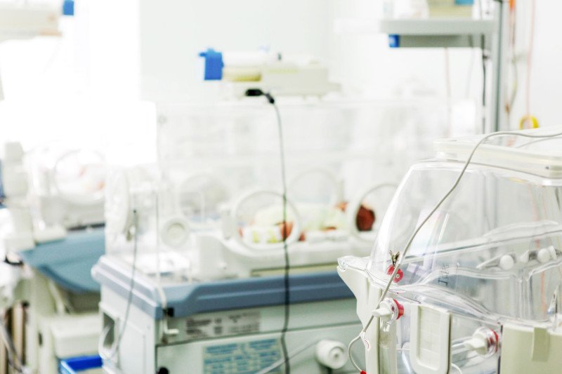 Pijana matka urodziła pijane dziecko.