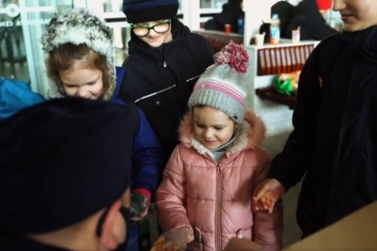 tiktok, policja, misie dla dzieci, uchodźcy z Ukrainy, ukraińskie dzieci