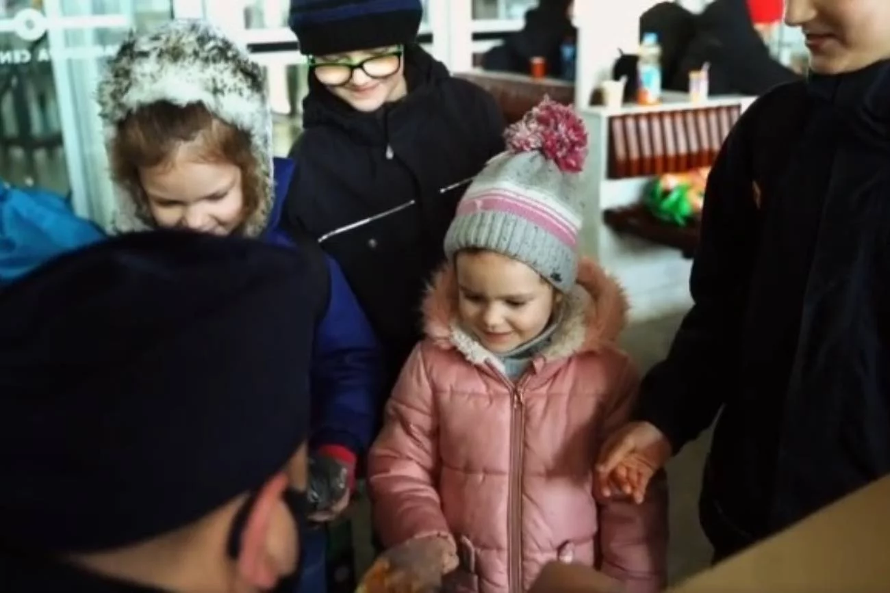 tiktok, policja, misie dla dzieci, uchodźcy z Ukrainy, ukraińskie dzieci