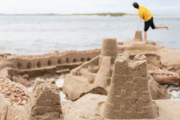 We Włoszech wprowadzono na plaży zakaz... budowy zamków z piasku