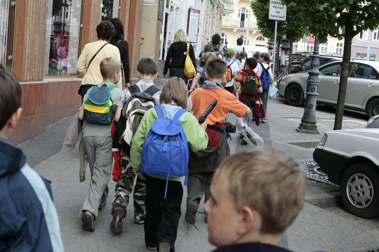 "Zakaz telefonów na wycieczce to przesada. Oto, dlaczego muszę mieć kontakt z własnym dzieckiem!"