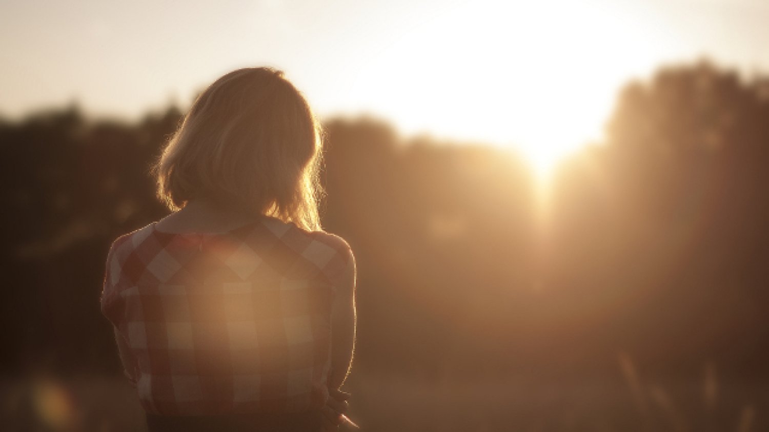 Fot. Pexels / [url=https://www.pexels.com/photo/dawn-nature-sunset-woman-2304/] unsplash.com [/url] / [url=https://www.pexels.com/photo-license/] CC0 License [/url]