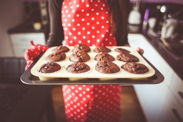Fot. Picjumbo / [url=http://picjumbo.com/freshly-baked-homemade-muffins/] VIKTOR HANACEK[/url] / [url=http://bit.ly/CC0-PD]CC0 Public Domain[/url]