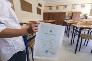 świadectwo, szkoła, oceny, koniec roku