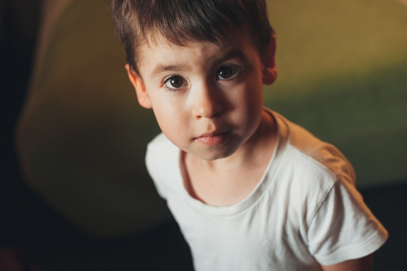 Smutny chłopiec