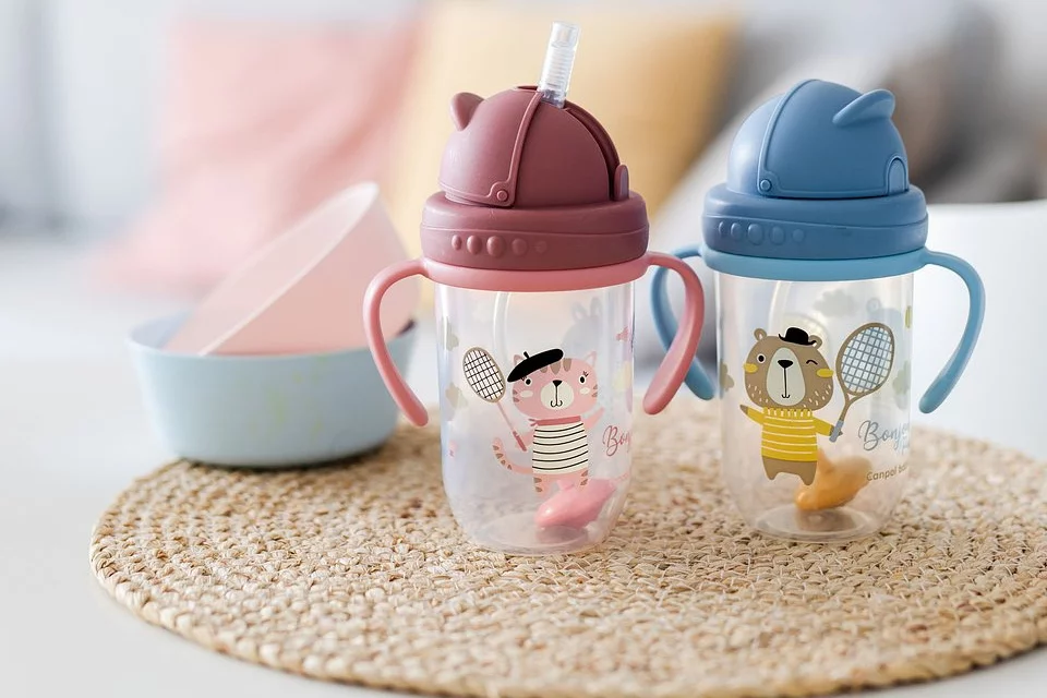 Z kubka niekapka od Canpol babies mogą już pić maluchy od 6. miesiąca życia, jest on też idealny dla dzieci, które rozpoczynają przygodę z nauką samodzielnego picia