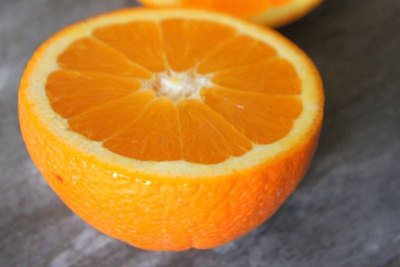 Czy można jeść białą skórkę pomarańczy? Jest bardzo zdrowa