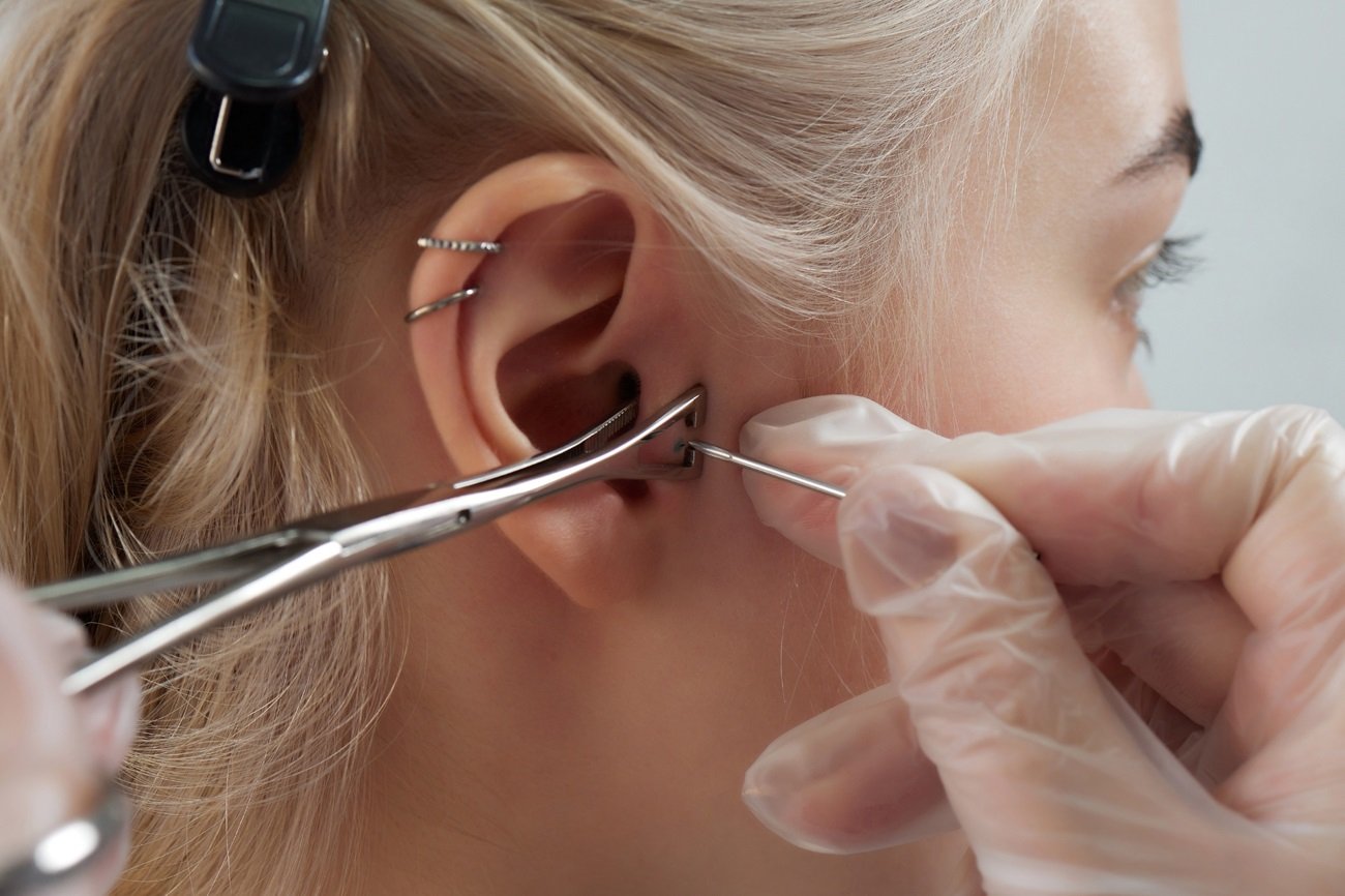 Zabrałam 10-letnią córkę do salonu piercingu. Słowa mojej matki mocno mnie zabolały