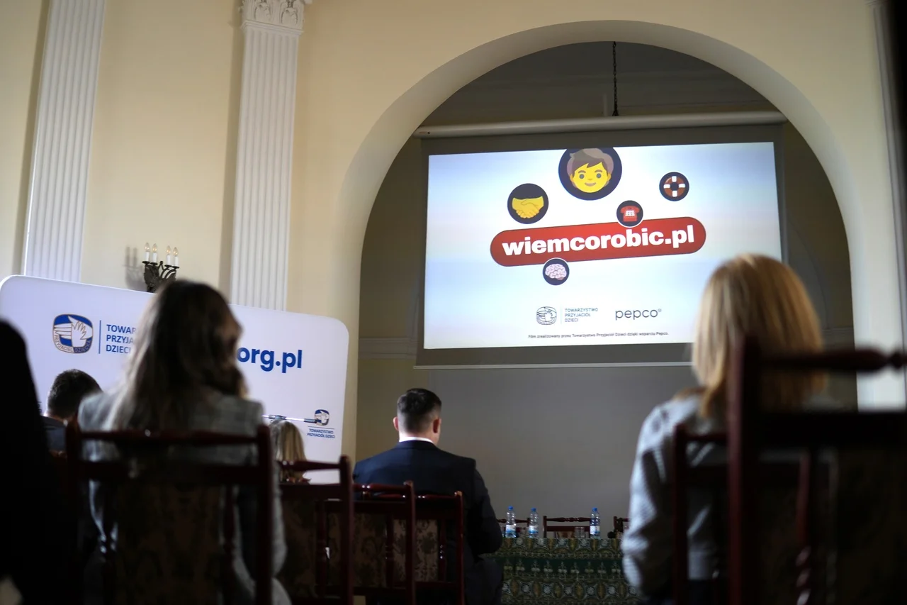 Jak chronić dzieci przed zagrożeniami płynącymi z sieci? Odpowiedzi na te i wiele innych pytań udzielali eksperci w trakcie konferencji poświęconej ogólnopolskiej kampanii edukacyjnej #wiemcorobić.