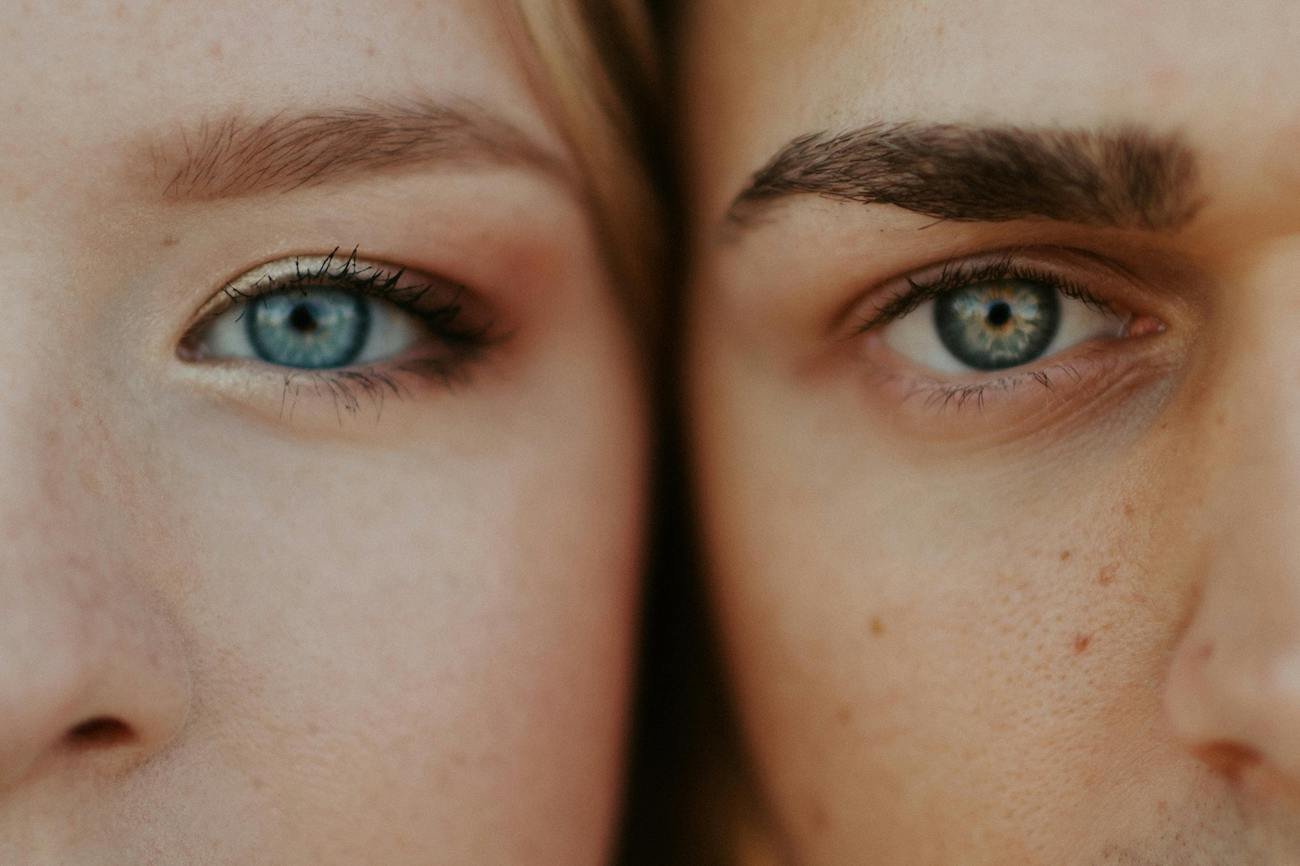 "Masz oczy jak ona" – to był pierwszy sygnał. Mężczyźni nie zapominają swojej pierwszej miłości