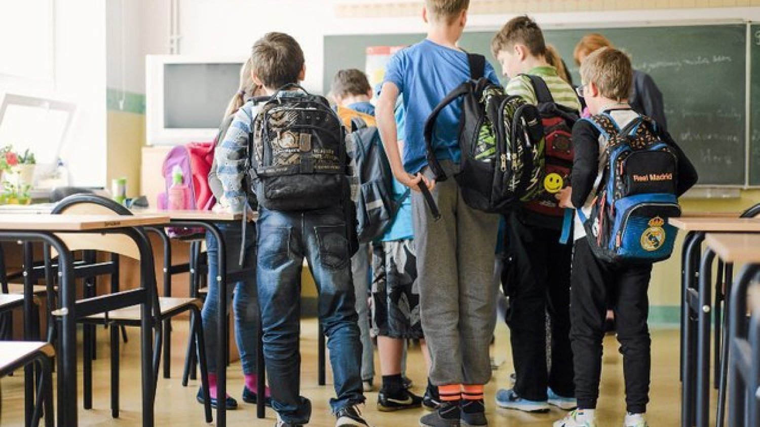 MEN wprowadza zmiany. Od 28 listopada każda szkoła musi zapewnić dzieciom dostęp do szafek