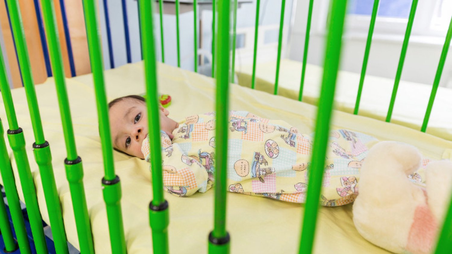 Rezydentka pediatrii zdradza, jak wygląda opieka nad dziećmi w szpitalu. Brak specjalistów utrudnia pracę.