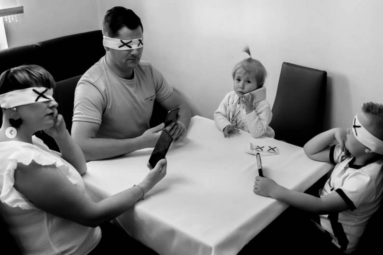 ślepota smartfonowa, smartfon i dziecko, dziecko ze smartfonem, wychowanie dziecka, dziecko a ekrany, wychowanie bez smartfona, agnieszka wojtyra, kampania społęczna