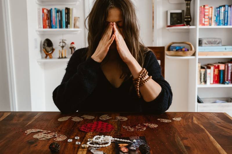 5 rzeczy, których nigdy nie powinnaś robić po rozstaniu. To wróży kłopoty