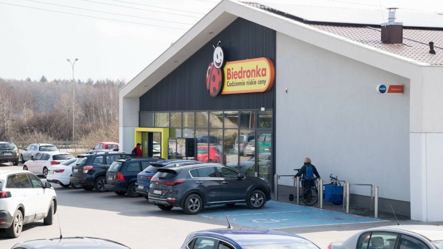 Perełka z Biedronki za 10 zł – budynek sklepu. Perełka z Biedronki za 10 zł – budynek sklepu.
